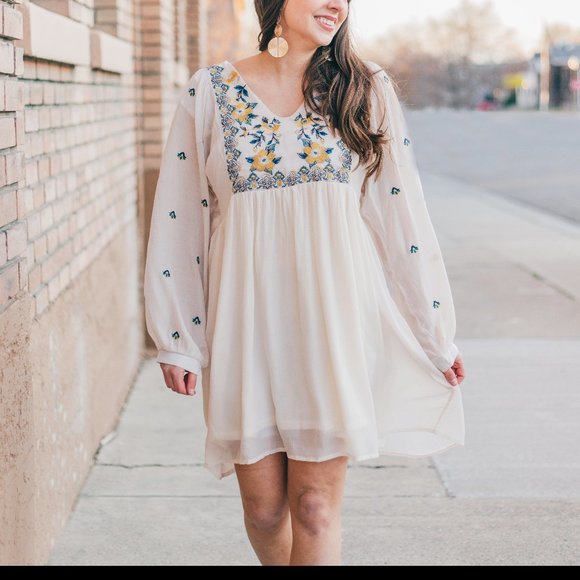 Umgee Dresses & Skirts - Umgee Floral Embroidered Babydoll Dress in Cream